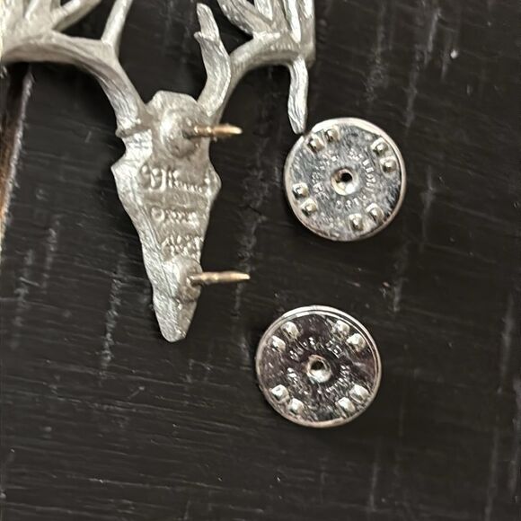 Pewter Lapel Pin Point Drop Time Steer Skull Hand Crafted Art​ - Picture 5 of 7